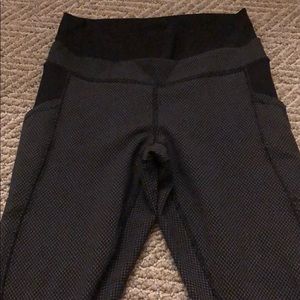 Lululemon diamond pattern leggings - size 4